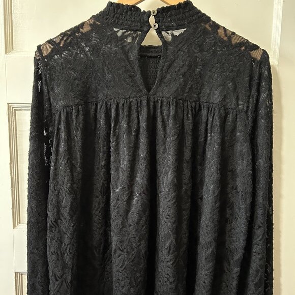 L Black Lace Flowy Mock Neck Blouse - Picture 5 of 6